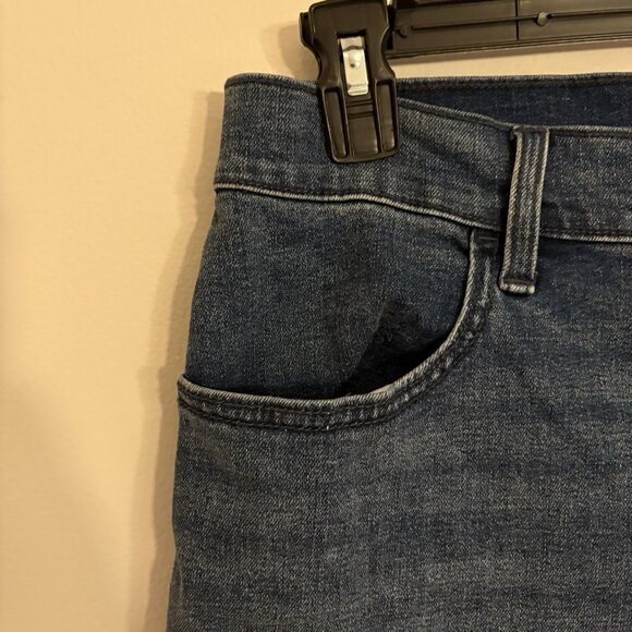 Old Navy Women Plus Sz 20 Medium Wash Denim Mid-Rise Roll Cuffed Jean Short NWT - Picture 5 of 9